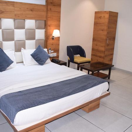 Hotel Viram Pārdi Dış mekan fotoğraf