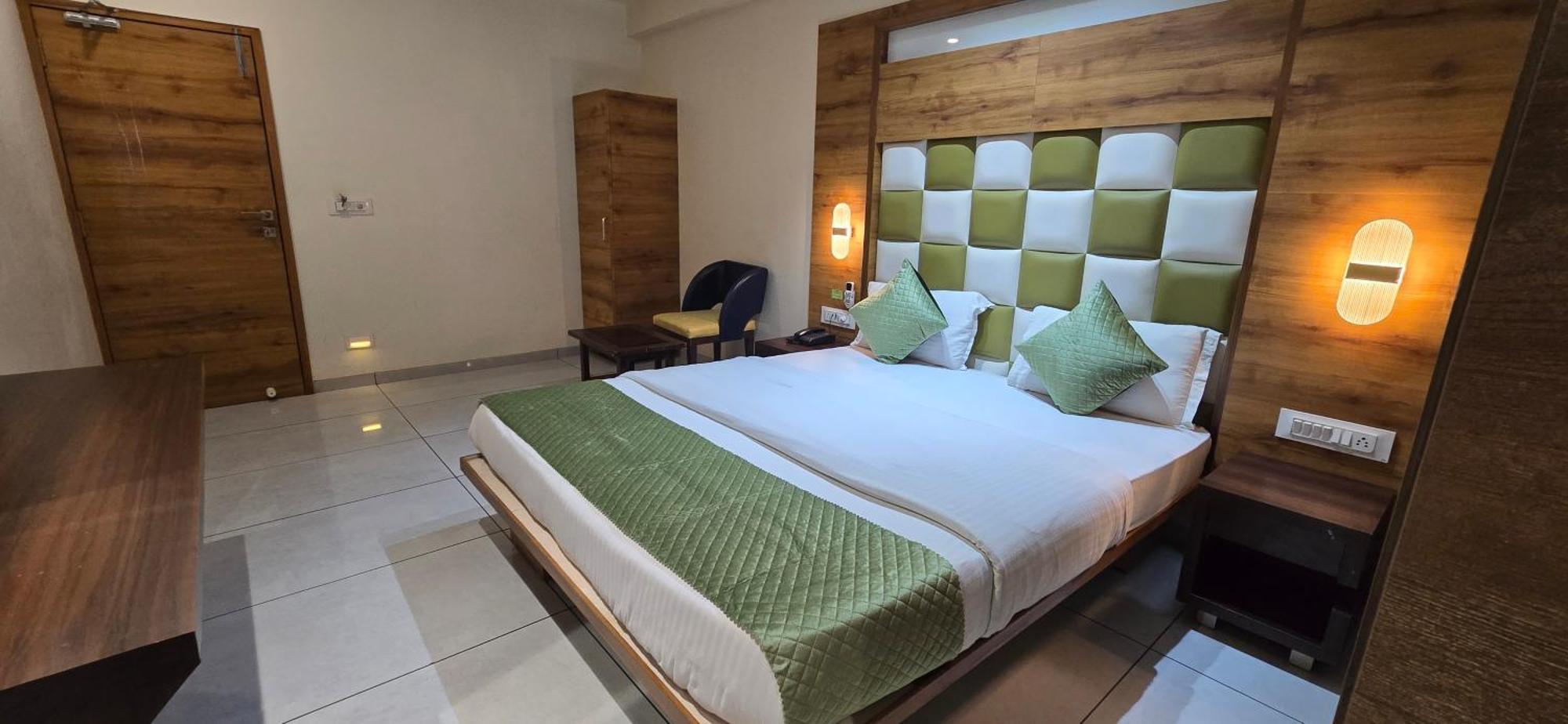 Hotel Viram Pārdi Dış mekan fotoğraf