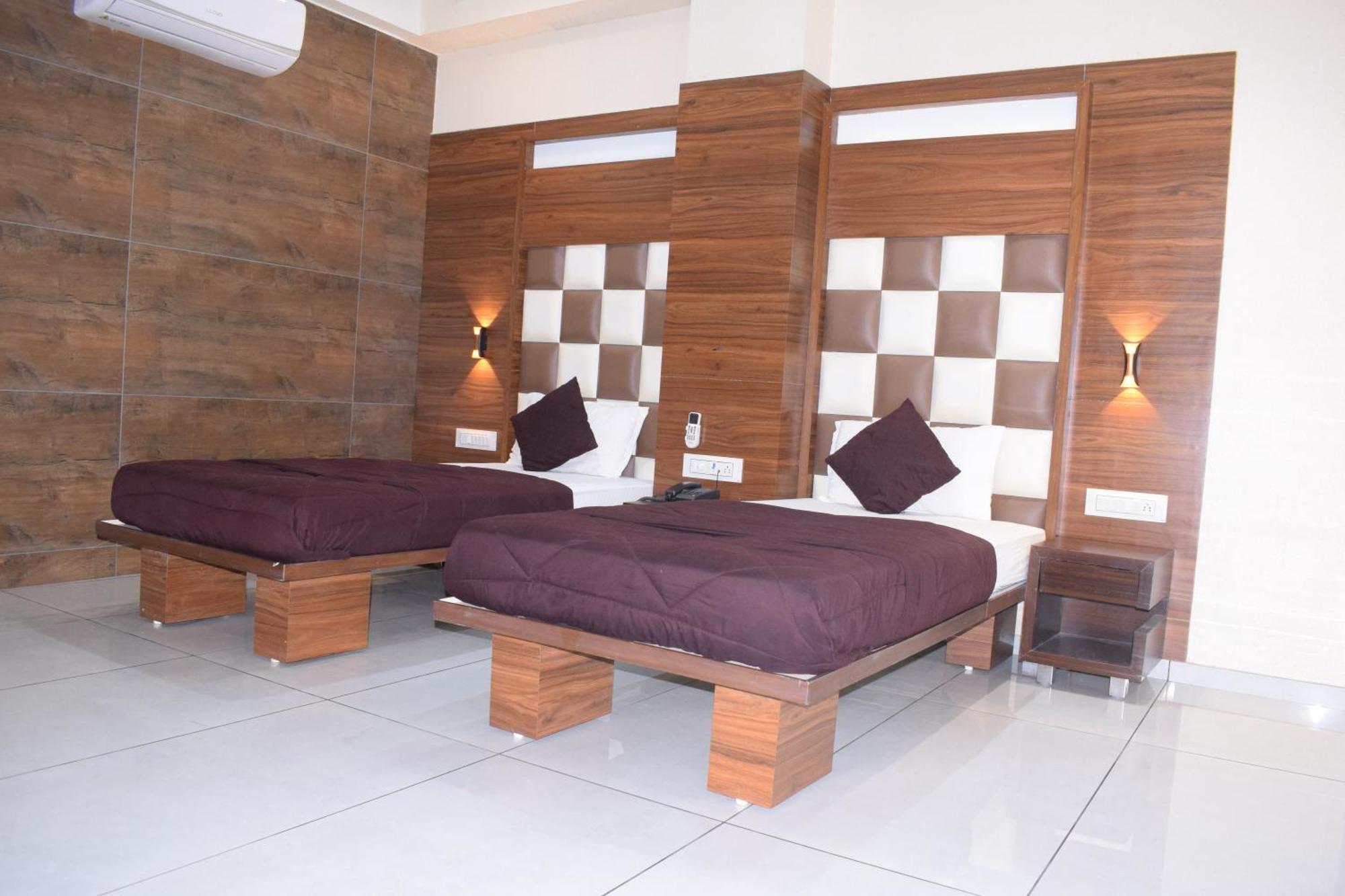 Hotel Viram Pārdi Dış mekan fotoğraf
