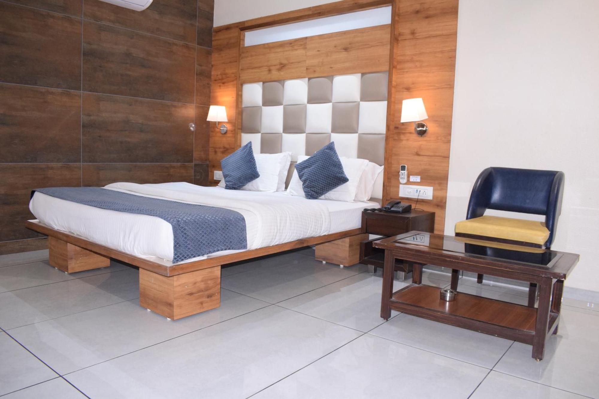 Hotel Viram Pārdi Dış mekan fotoğraf