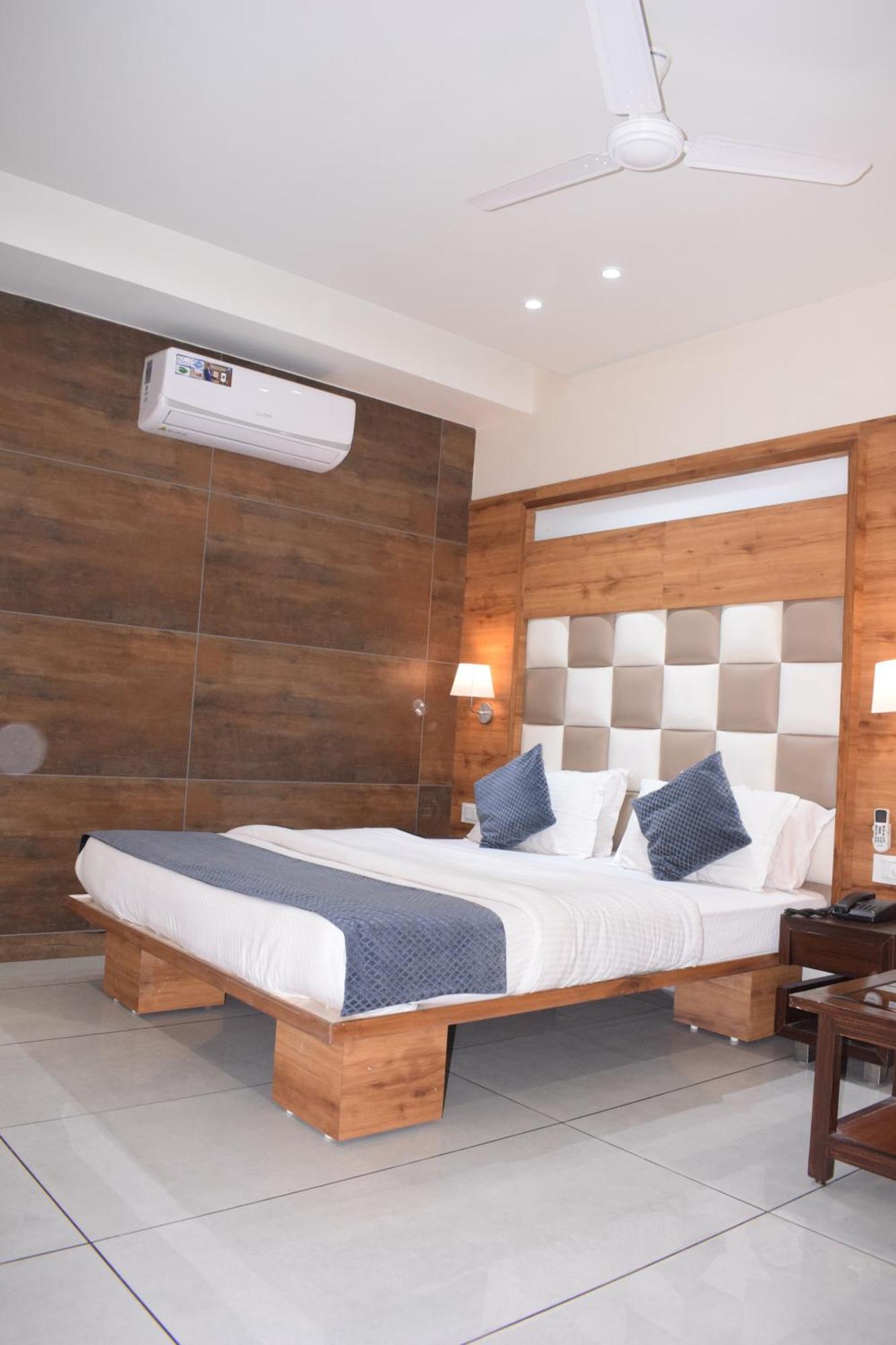 Hotel Viram Pārdi Dış mekan fotoğraf